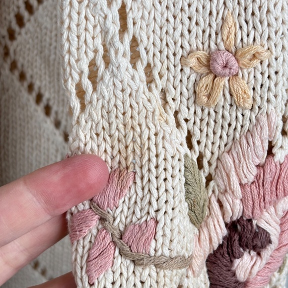 Vintage 90s Granny Sweater L Hand Embroidered Floral Cottage Granny Chunky Ivory - Picture 5 of 11